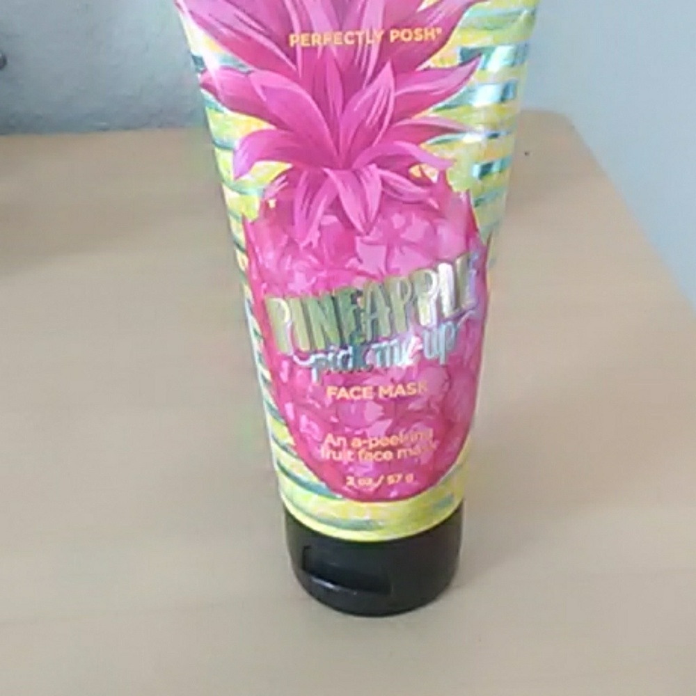 Pineapple Pick me up exfoliating face mask